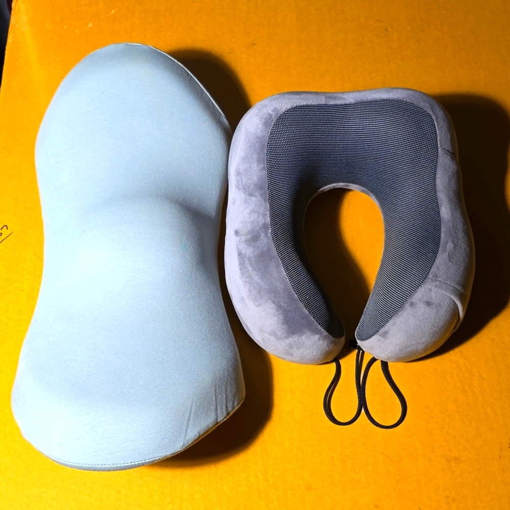 Very clean chiropractor pillows.